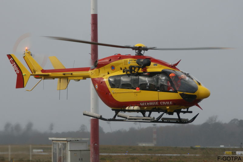 Hélicoptère électrique radiocommandé SRB - EC145 SECURITE CIVILE